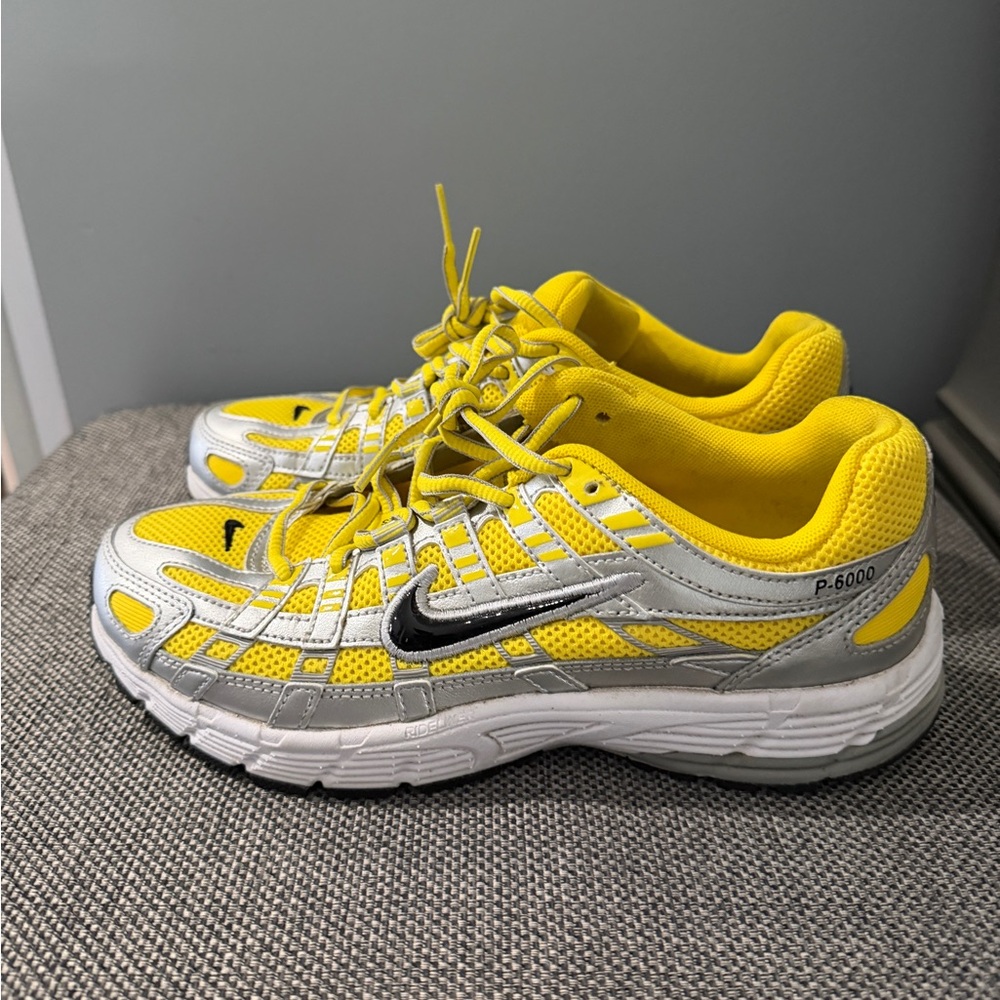 P-6000 Nike Silver and Yellow Athletic Shoes M6 W7.5